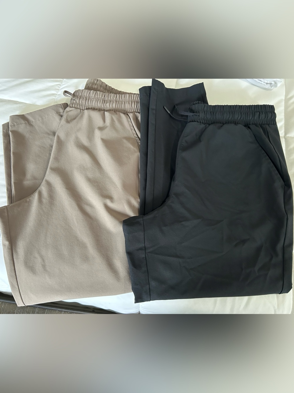Women’s  Elastic Waist tapered athletic  Pants - Black & Taupe